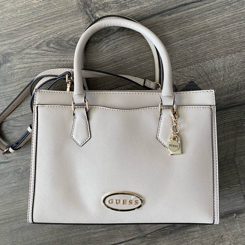 NWT Guess woman’s handbag